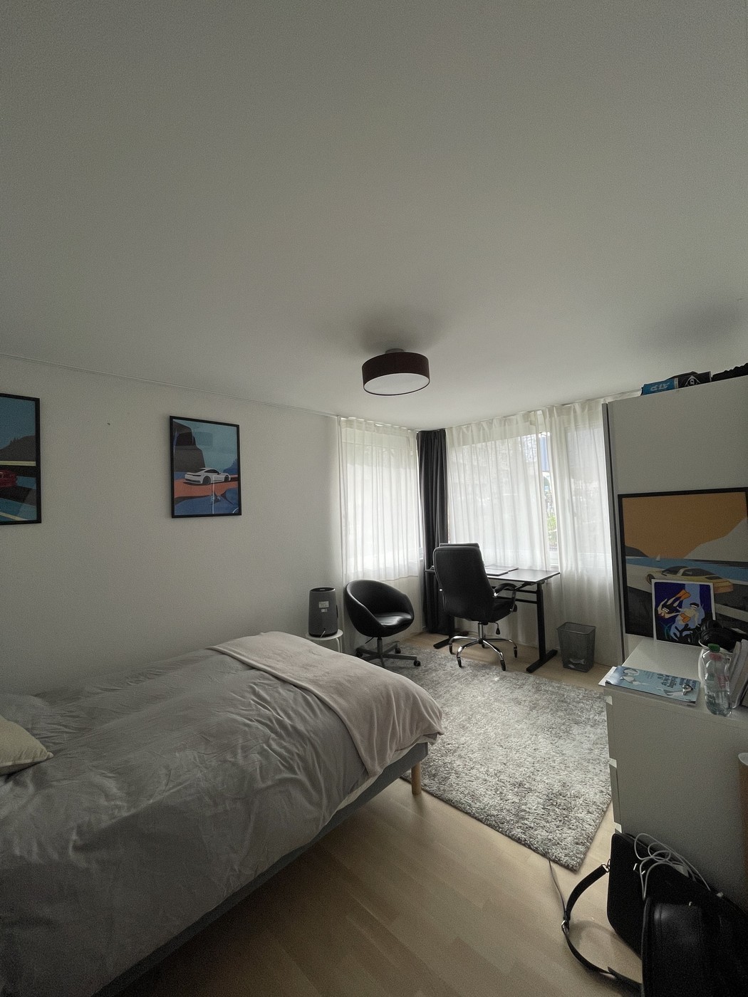 Chambre dans une colocation

Une chambre dans un appartement en colocation de deux personnes à Albisrieden, Zurich, sera disponible à partir de décembre 2026.  
  
La résidence, construite fin 2022, est située dans un quartier calme et paisible et bénéficie d'une excellente isolation phonique. L'app