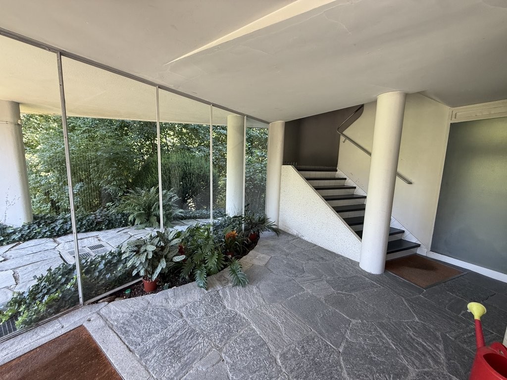 5 rooms apartment