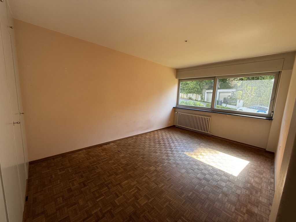 5 rooms apartment