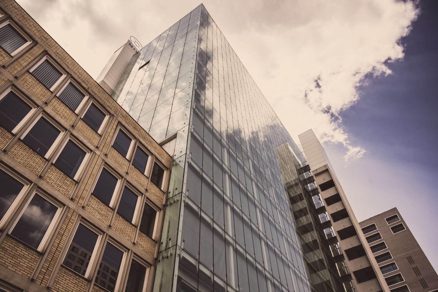 610m² office
