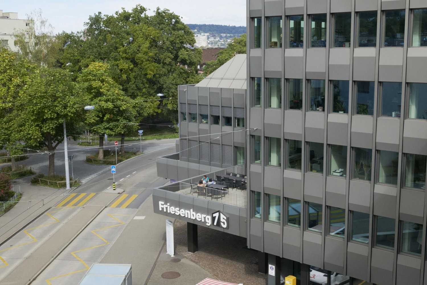 400m² office