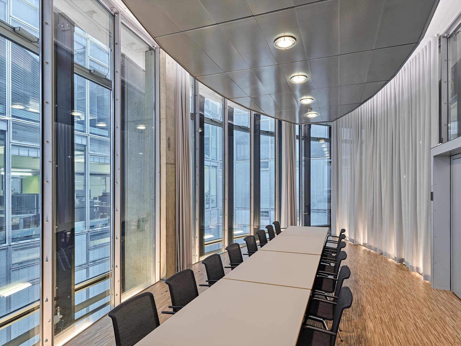 85m² office