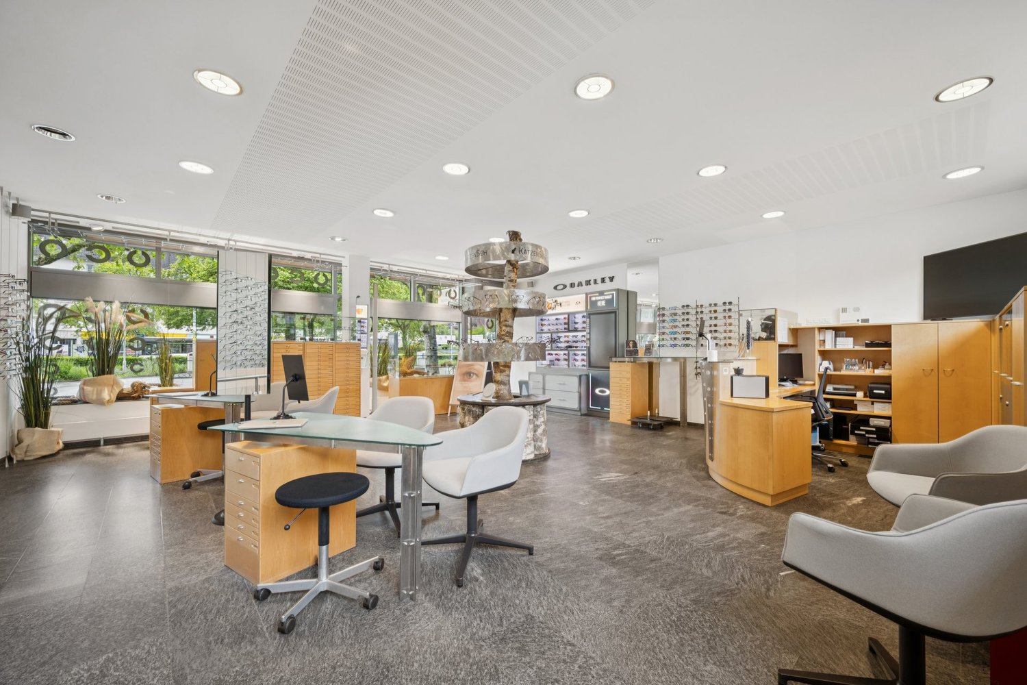 200m² commercial