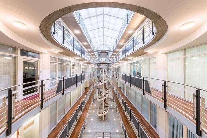 351m² office