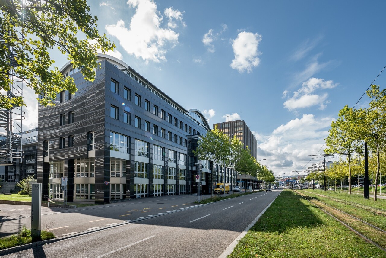 351m² office