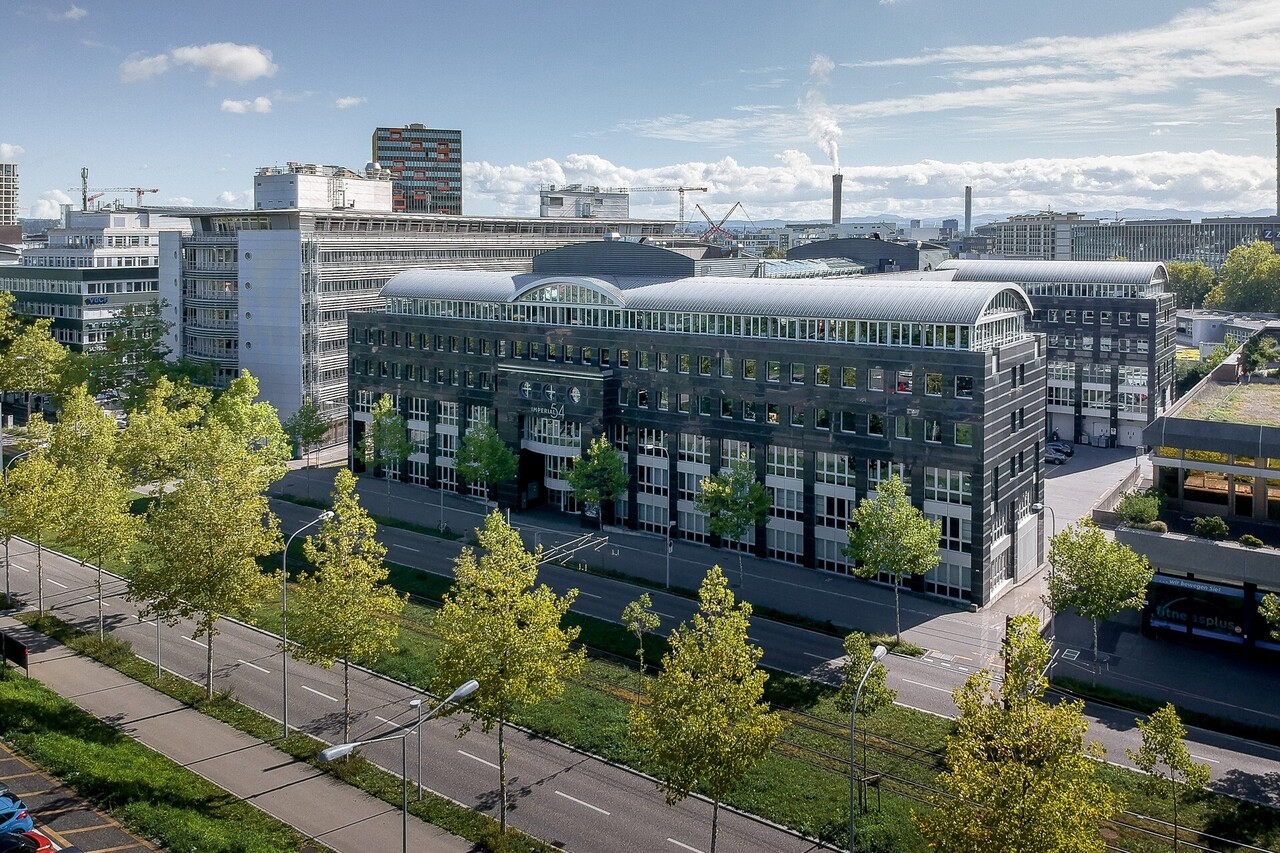 351m² office
