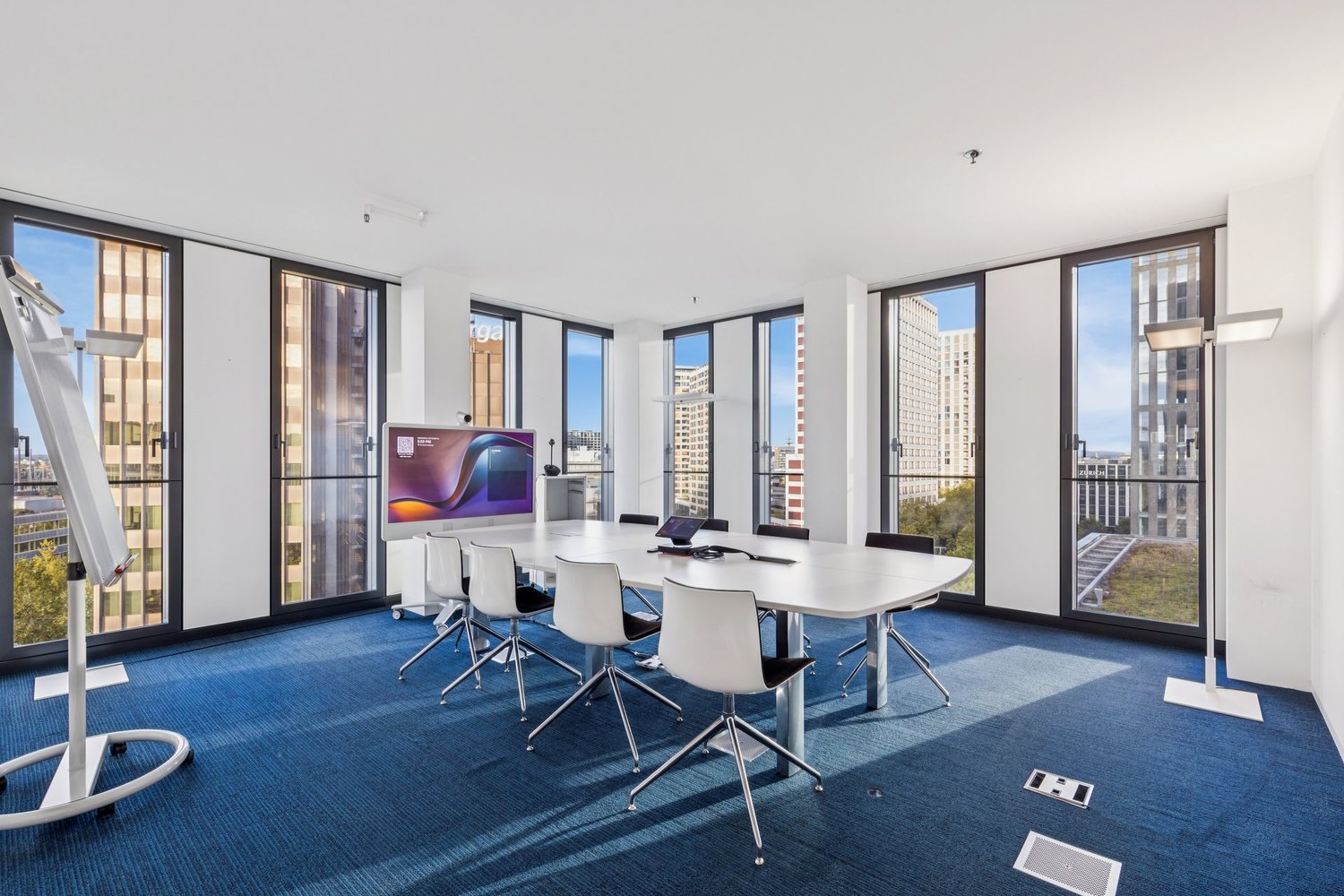 1298m² office