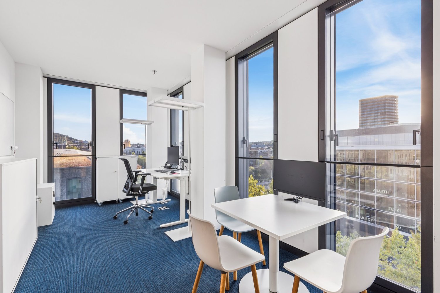 1298m² office