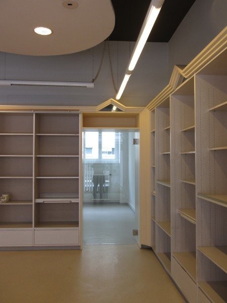 63m² shop