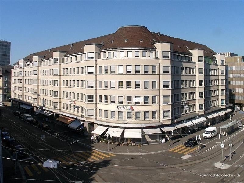 63m² shop