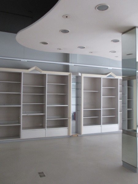 63m² shop