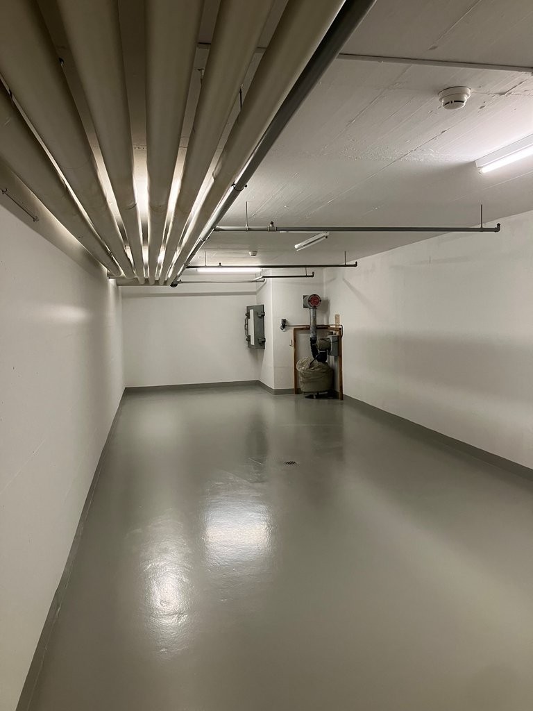 57m² storage room