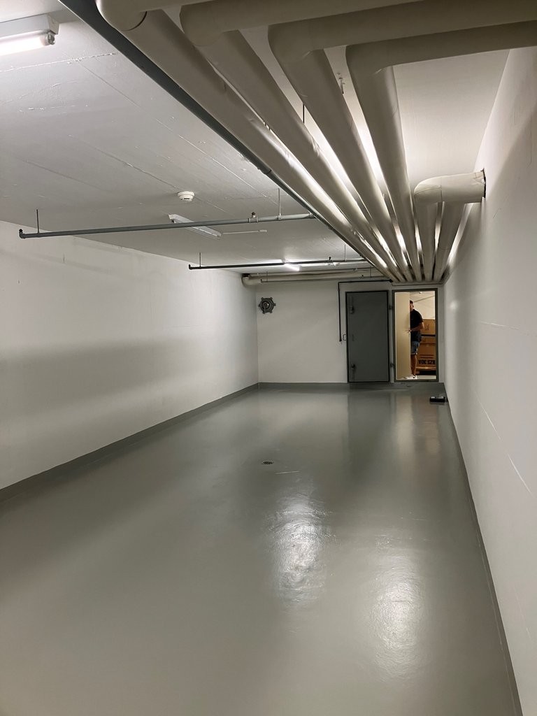 57m² storage room