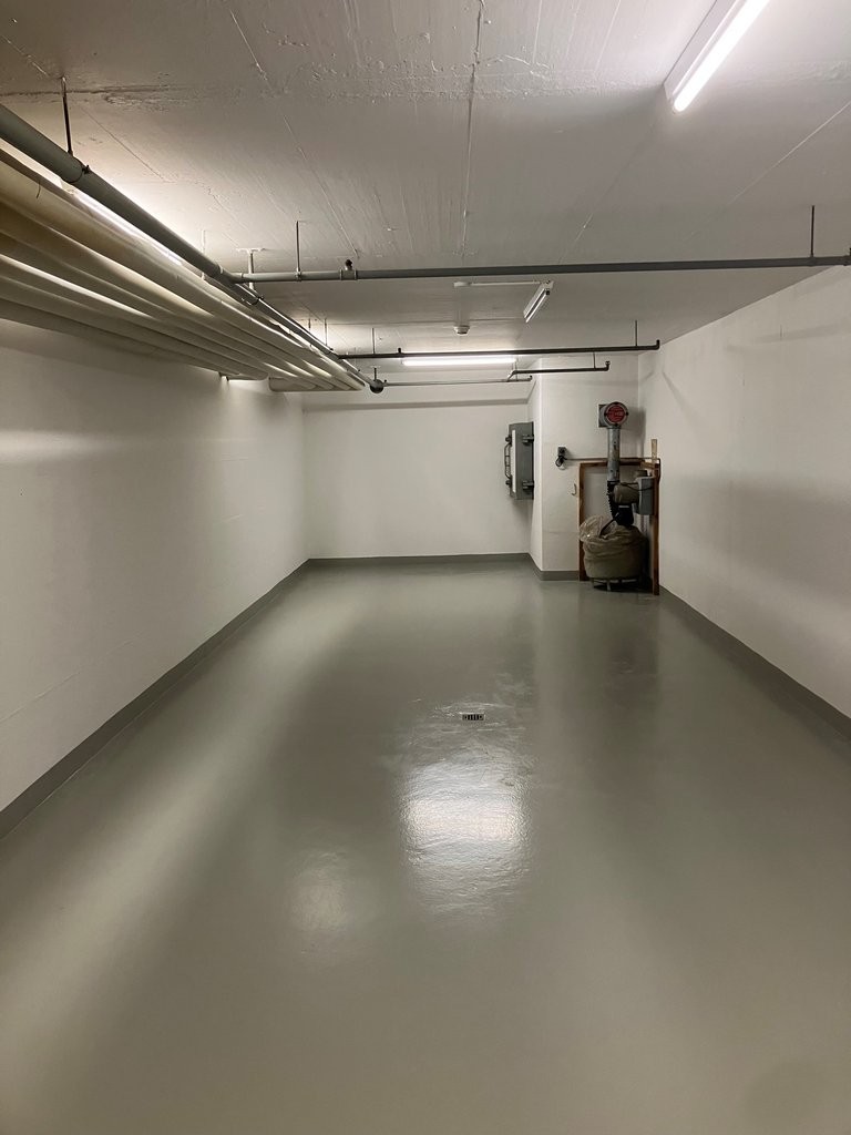 57m² storage room