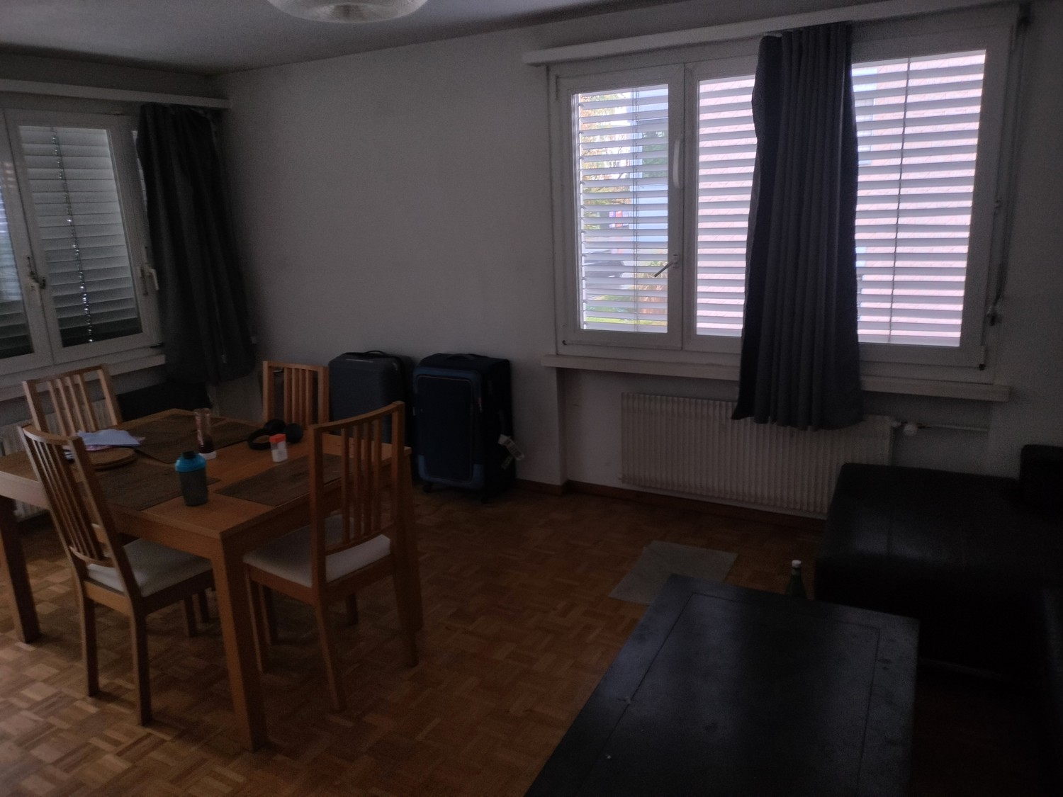 Chambre en colocation

Sous-location de ma chambre meublée dans un appartement de 3.5 pièces pour novembre et décembre. Vous partagerez l'appartement avec un doctorant à l'ETH. Le loyer est de CHF 1000/mois charges comprises. L'appartement se trouve à Neuaffoltern, à seulement cinq minutes de la gar