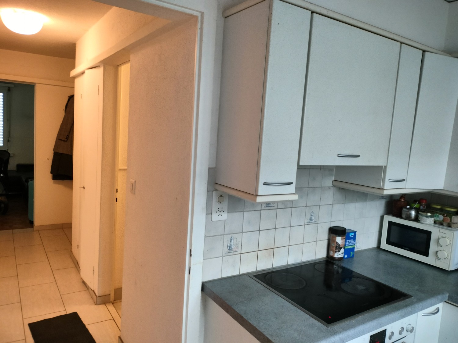 Chambre en colocation

Sous-location de ma chambre meublée dans un appartement de 3.5 pièces pour novembre et décembre. Vous partagerez l'appartement avec un doctorant à l'ETH. Le loyer est de CHF 1000/mois charges comprises. L'appartement se trouve à Neuaffoltern, à seulement cinq minutes de la gar