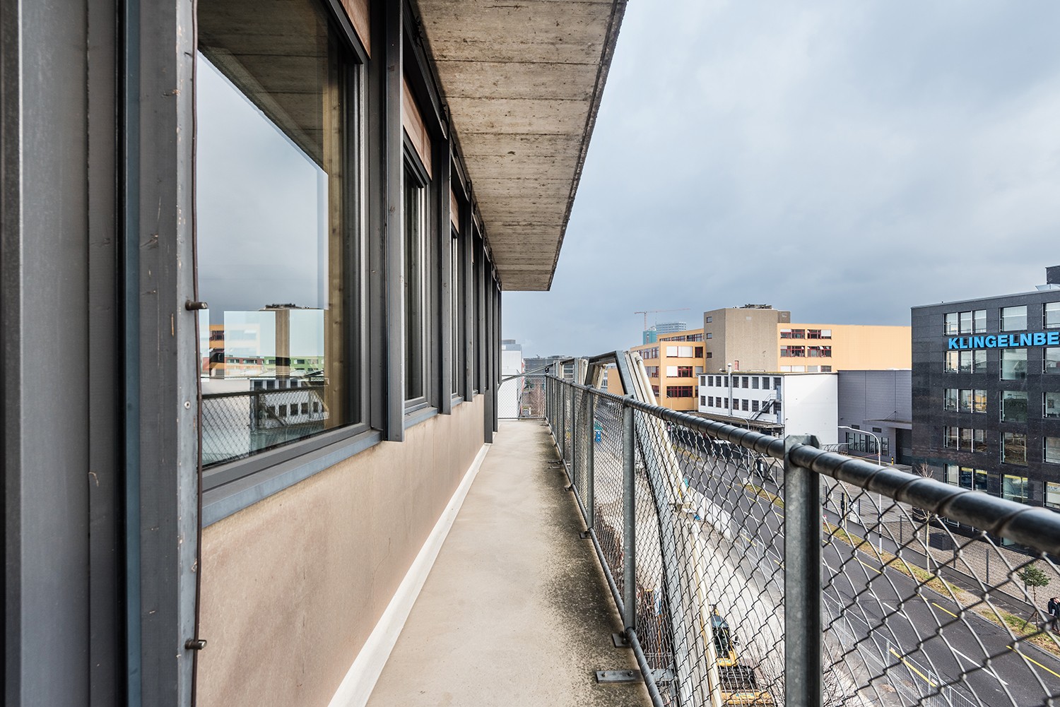 523m² office