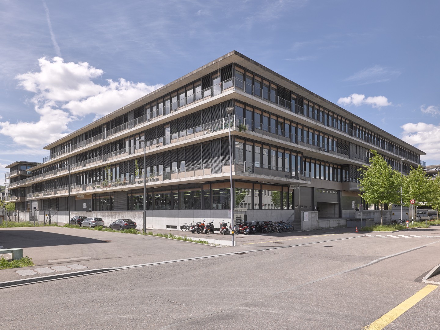 523m² office