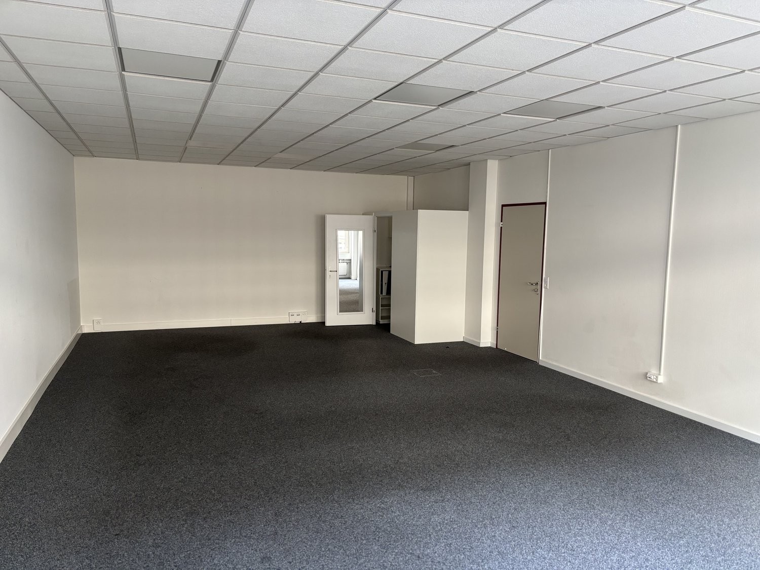 61m² commercial