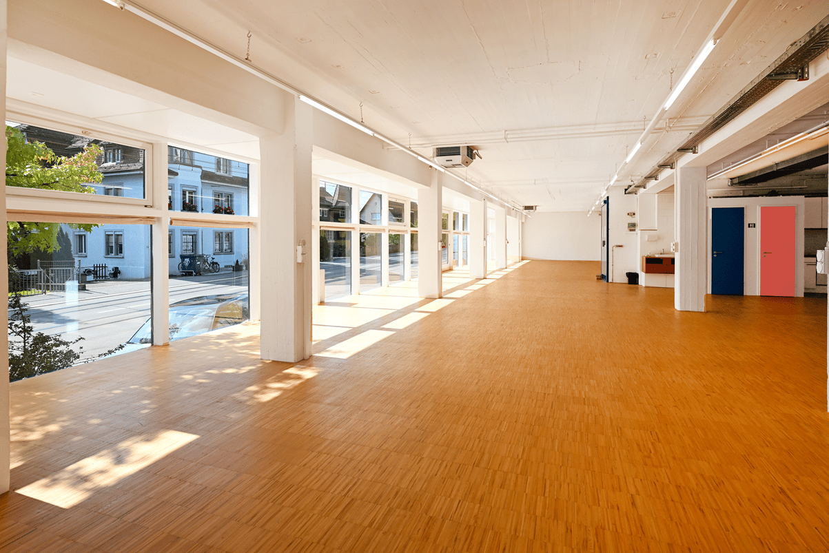 654m² office