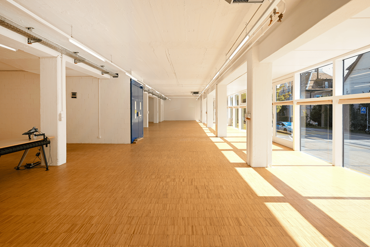 654m² office