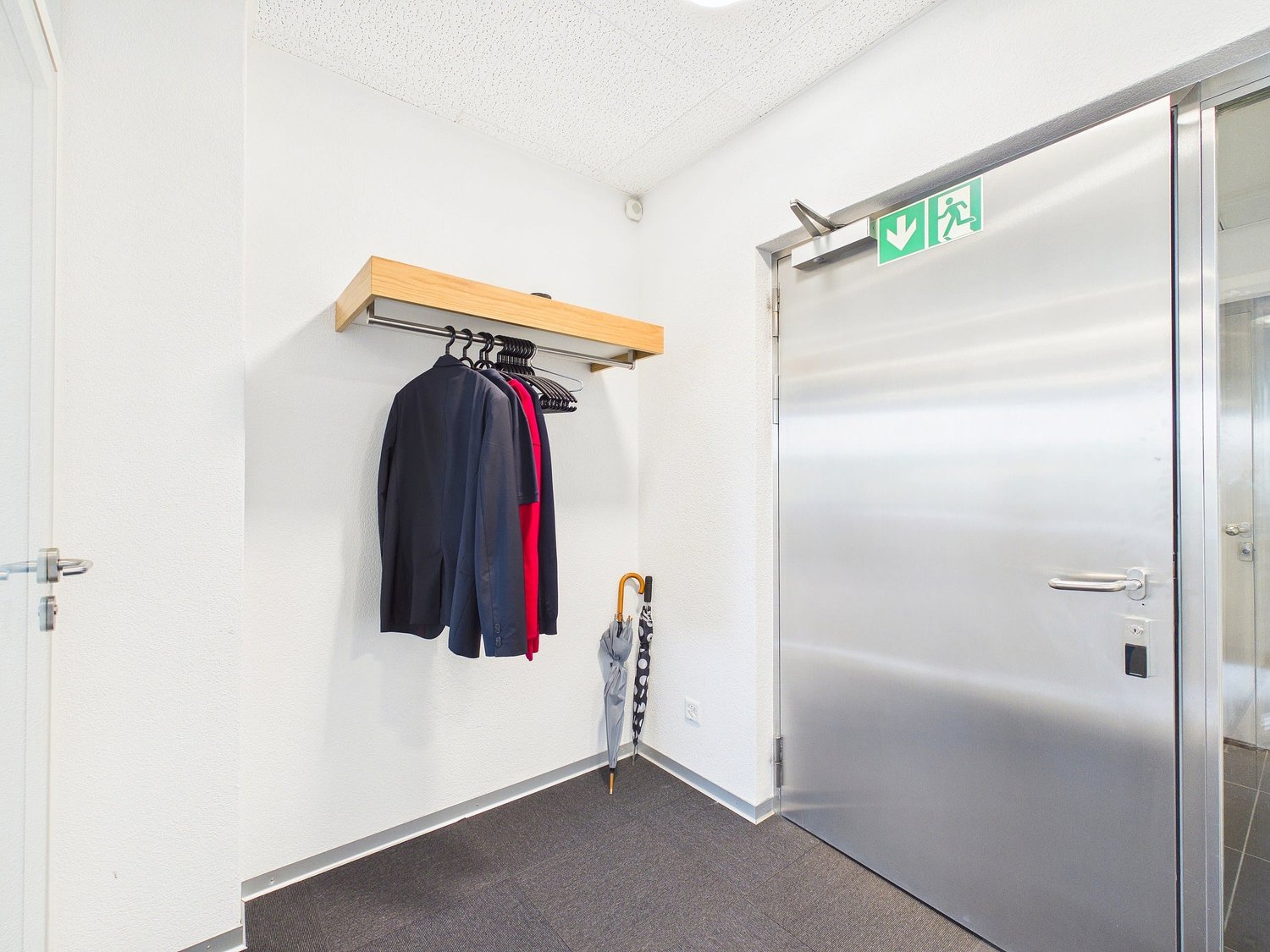 200m² office