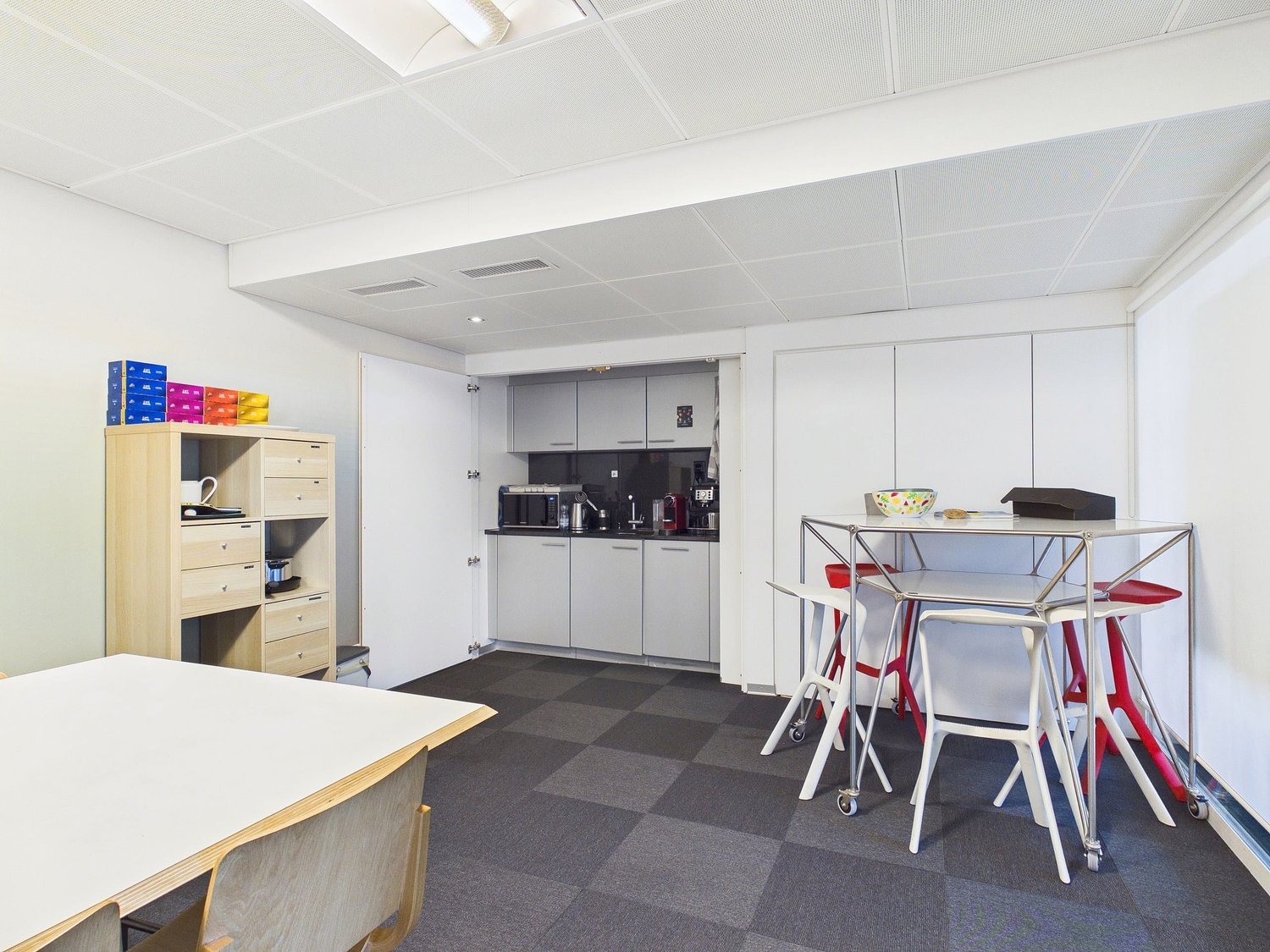 200m² office