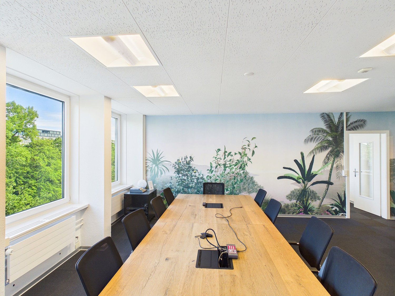 200m² office