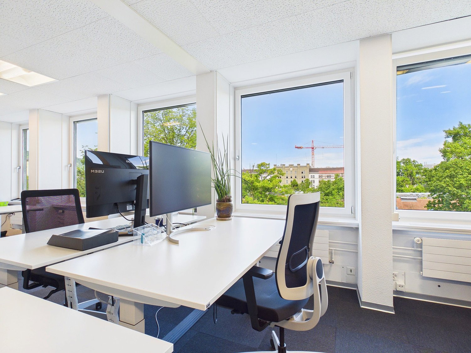 200m² office