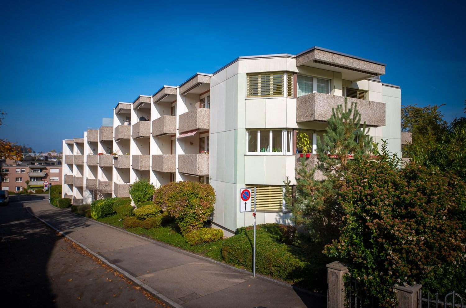 Nous louons une place de stationnement à Zürich.
Êtes-vous intéressé ? Nous nous réjouissons de votre prise de contact.