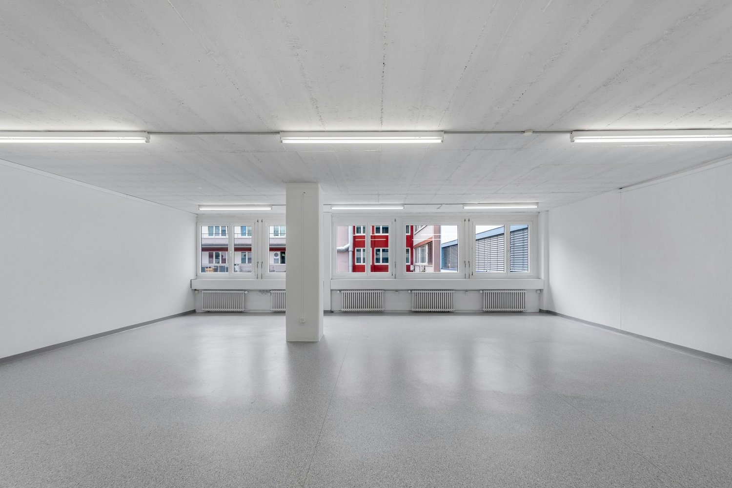 70m² office