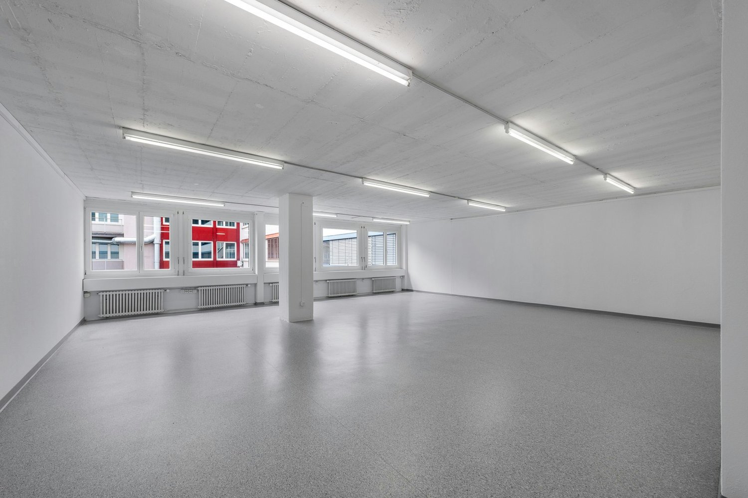 70m² office