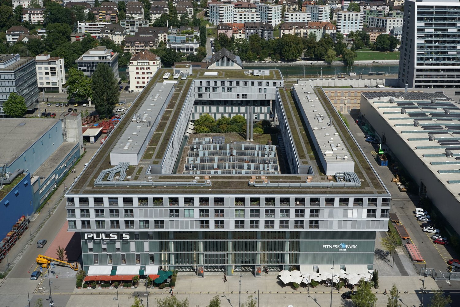 74m² commerce