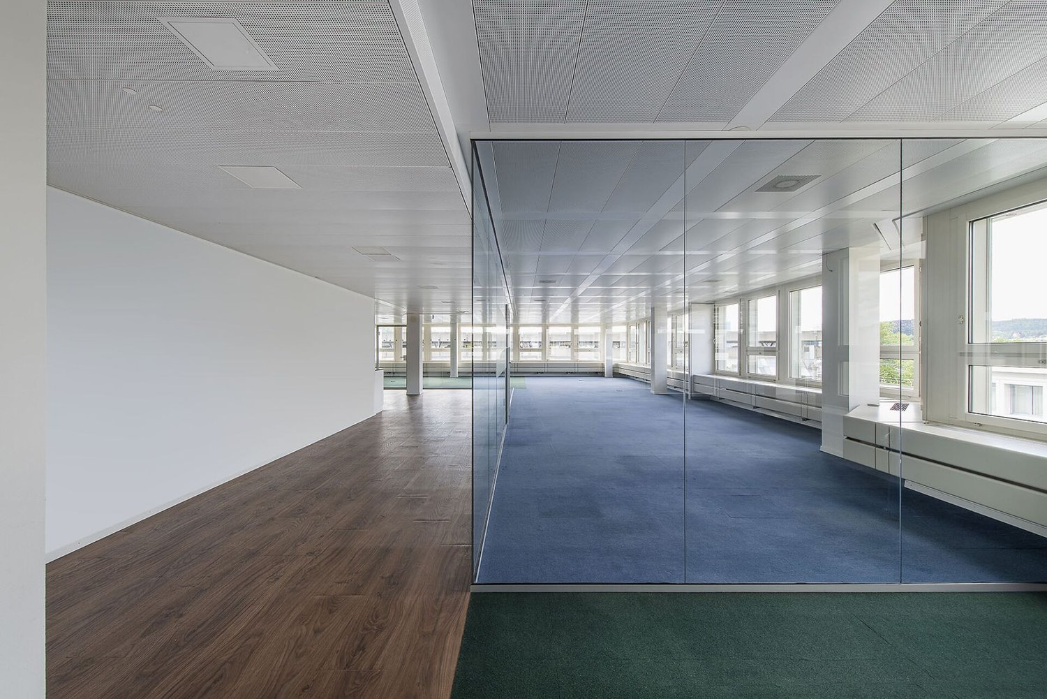 1912m² office