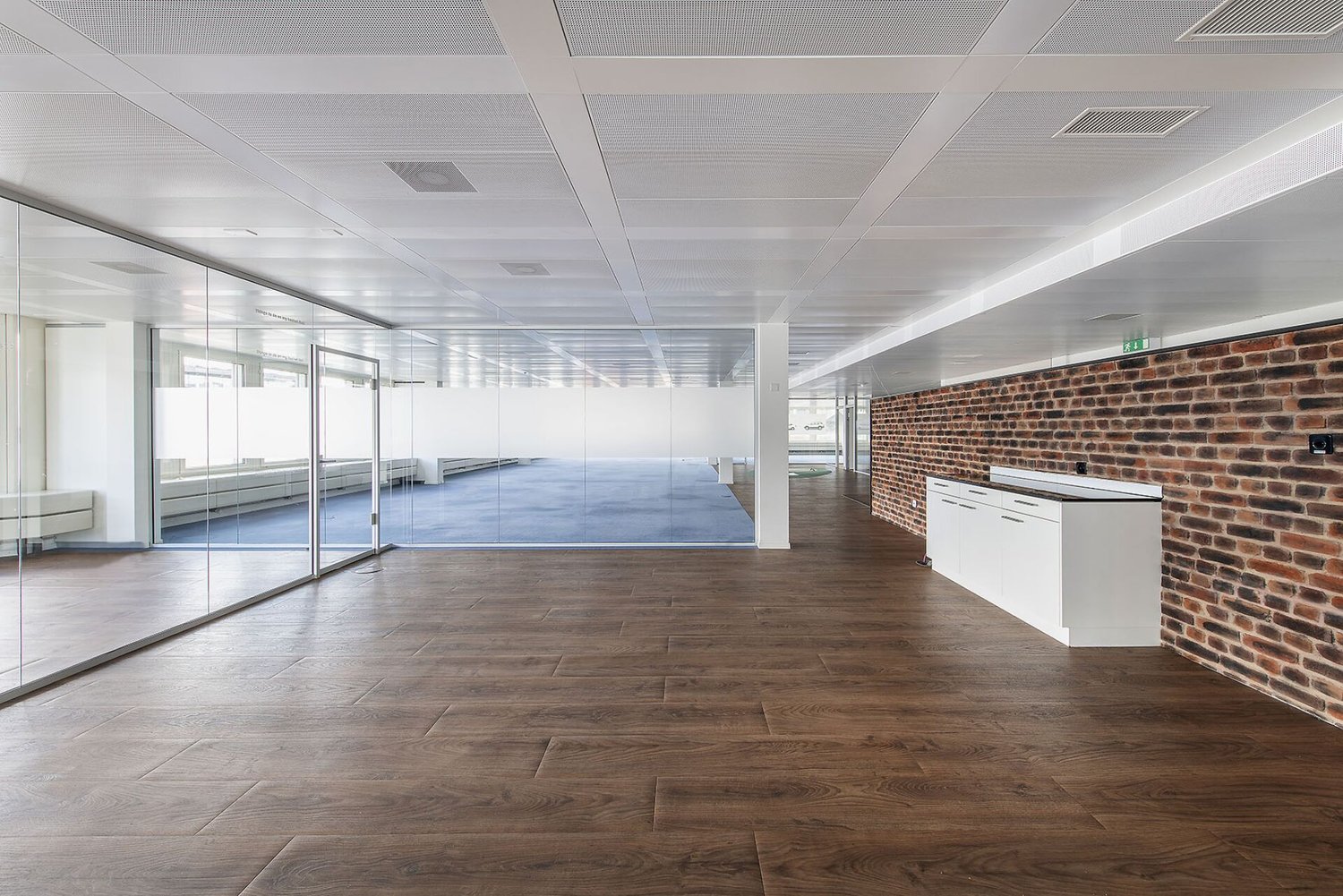 1912m² office