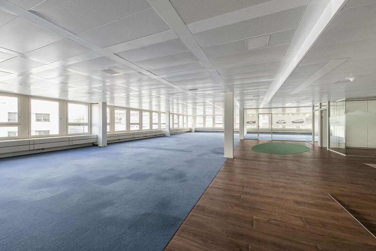 1912m² office