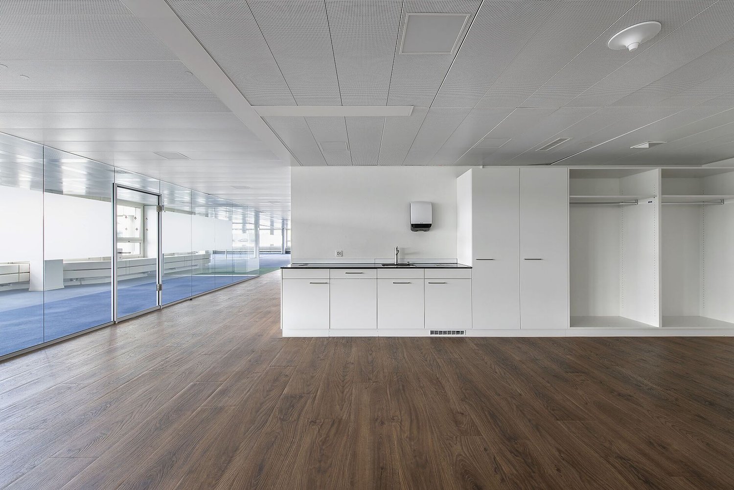 1912m² office