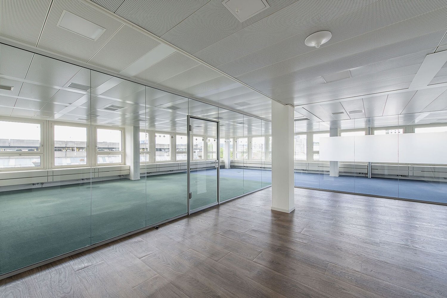 1912m² office