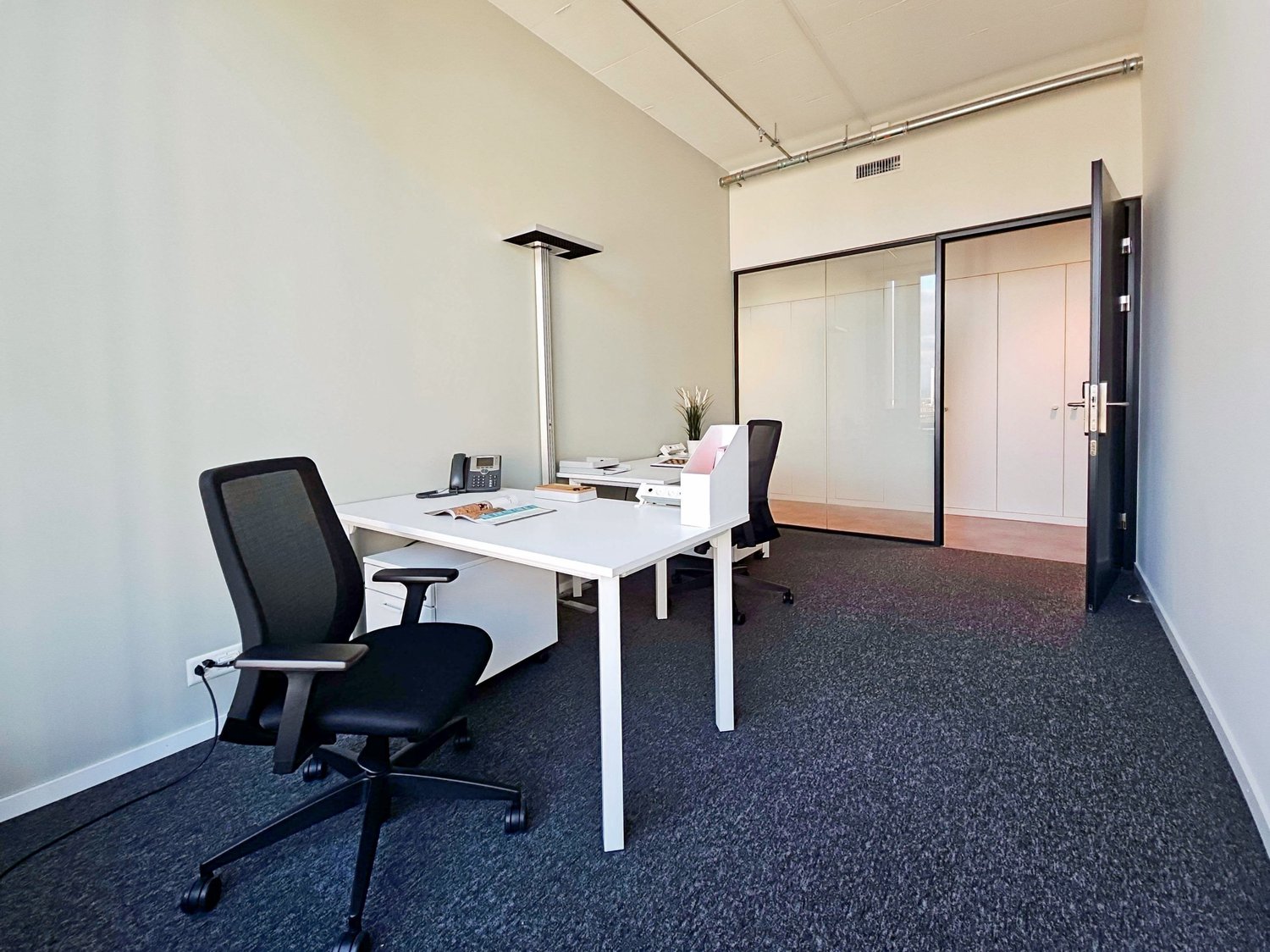 60m² office