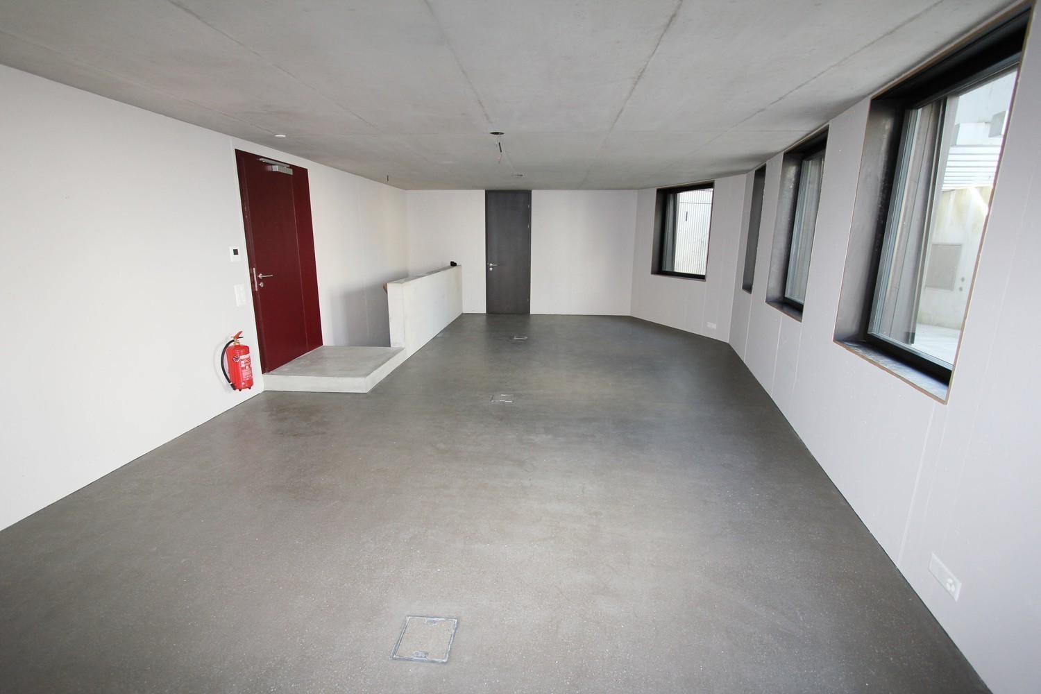 130m² commercial