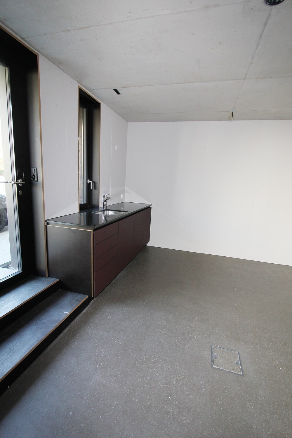 130m² commercial