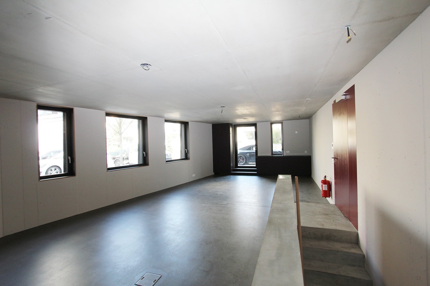 130m² commercial