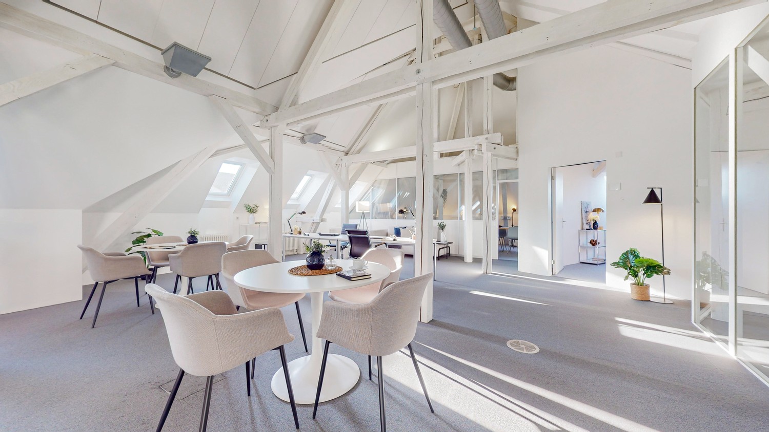 237m² office