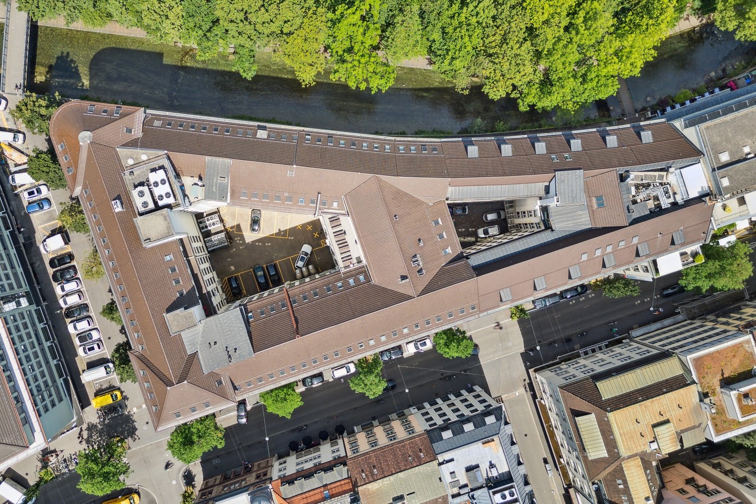 237m² office