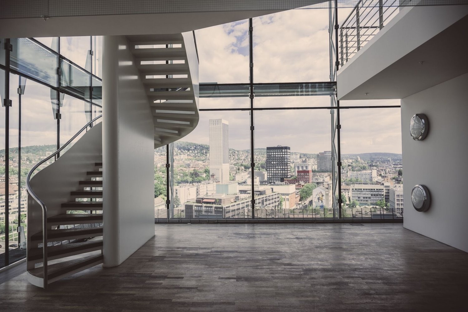 1870m² office