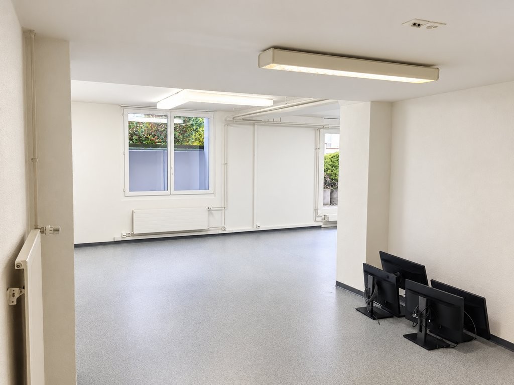 84m² commercial