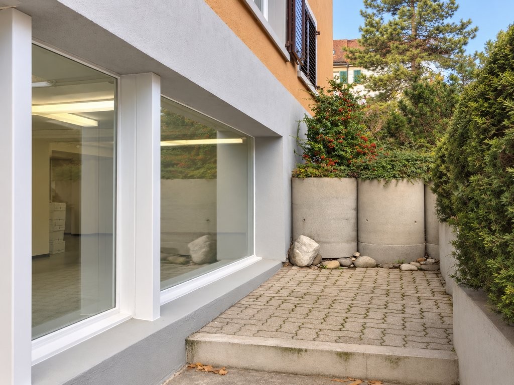 84m² commercial