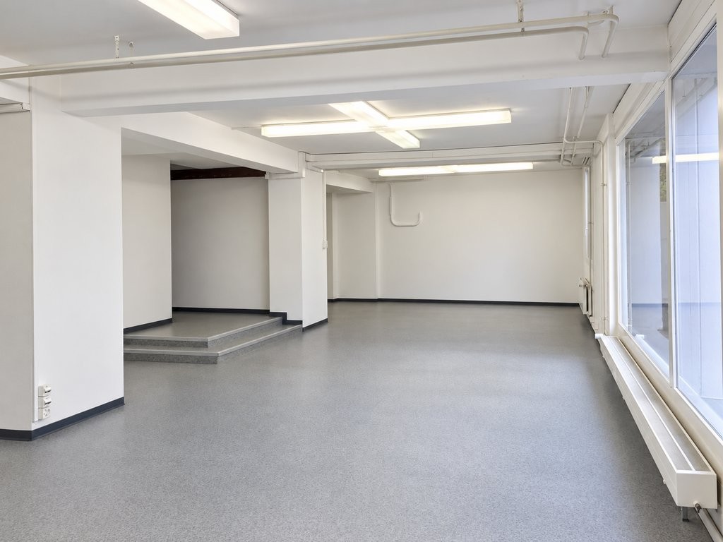 84m² commercial