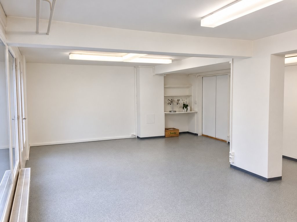 84m² commercial