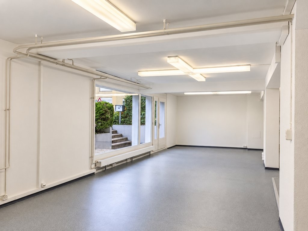 84m² commercial